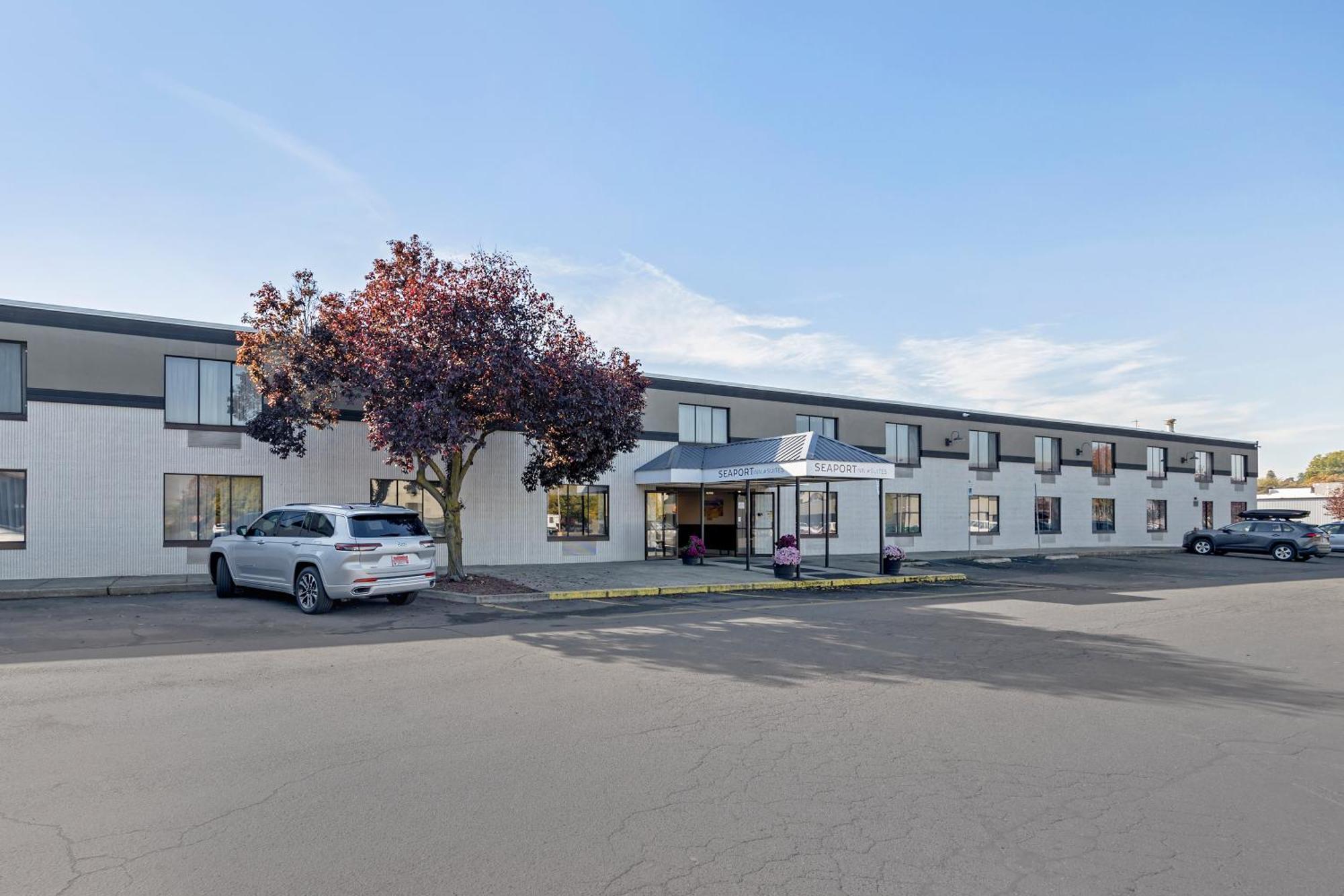 Seaport Inn & Suites Lewiston Exterior photo
