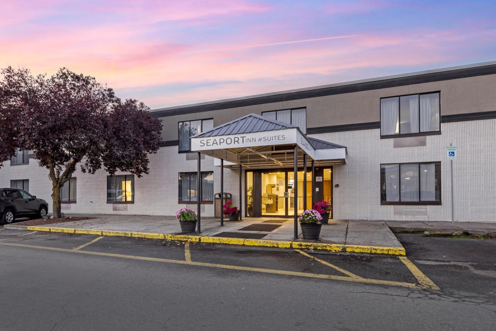 Seaport Inn & Suites Lewiston Exterior photo